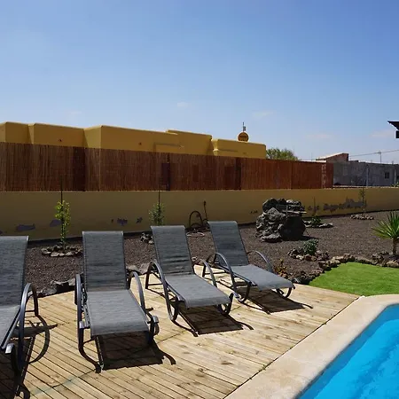 Amarilla Villa