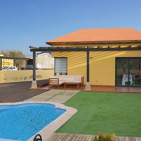 Amarilla Villa *