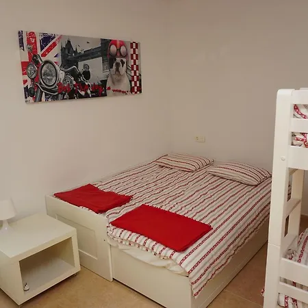 Amarilla Villa *