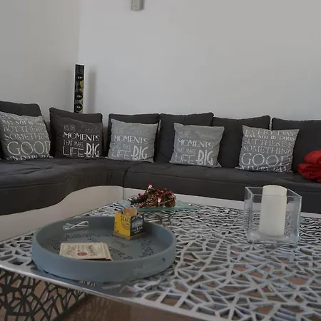Amarilla Villa La Oliva